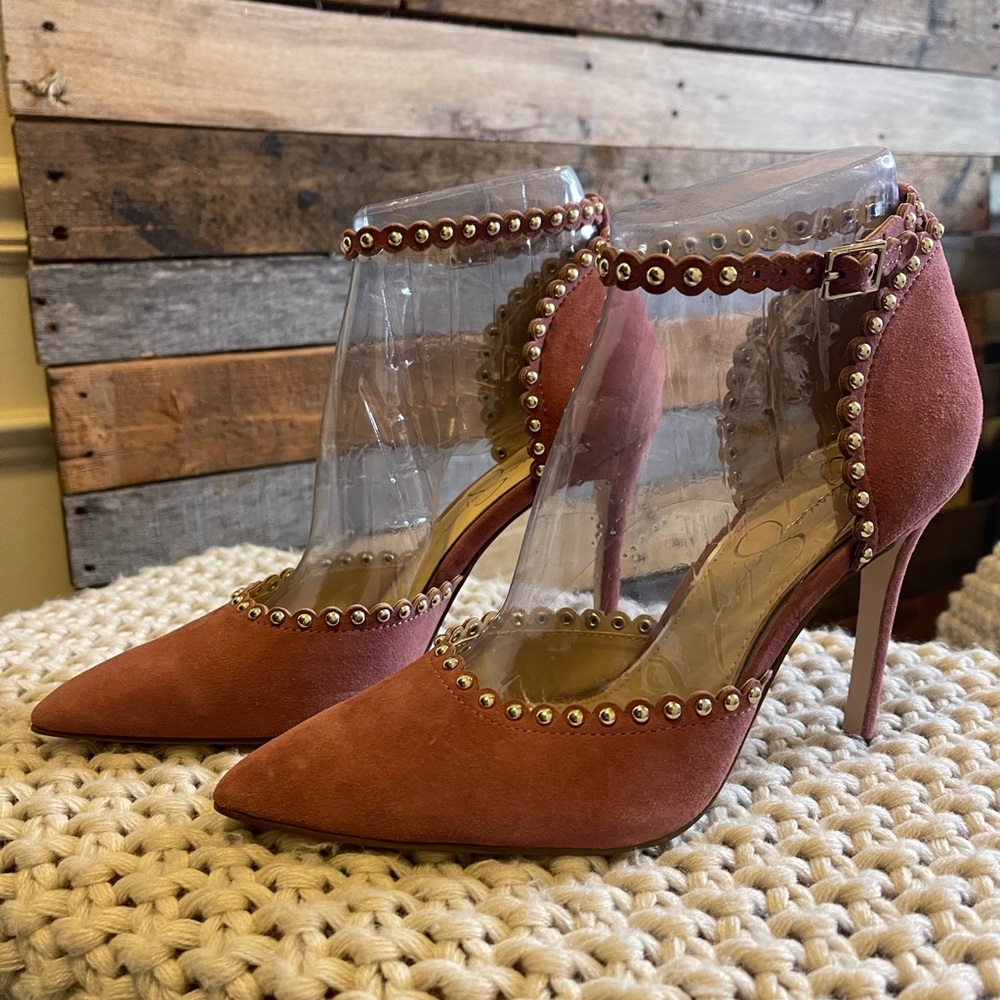 Jessica Simpson Pink Suede Pumps w/ gold studs Size 7.5